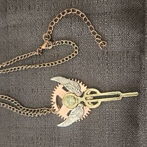 VINTAGE METAL ART PENDANT WITH 22IN CHAIN.